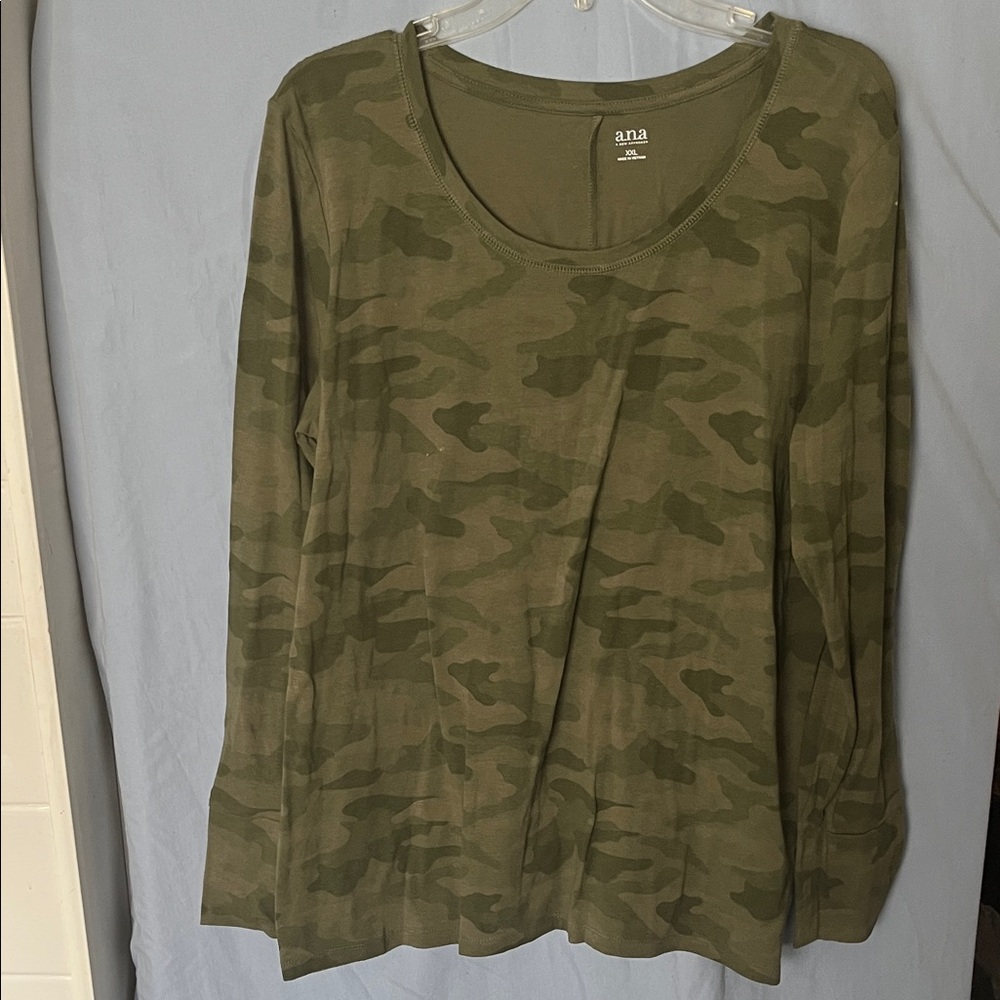 a.n.a Women's Olive Camo Long Sleeve Tee xxl